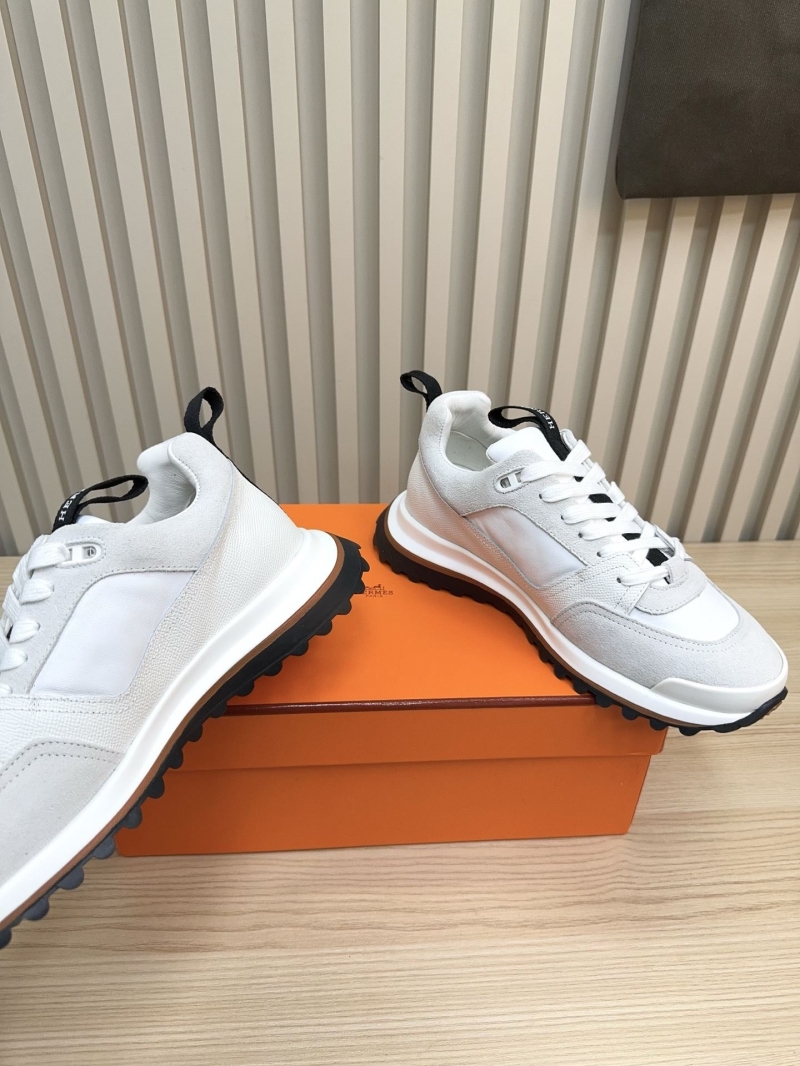 H**me5 sneaker